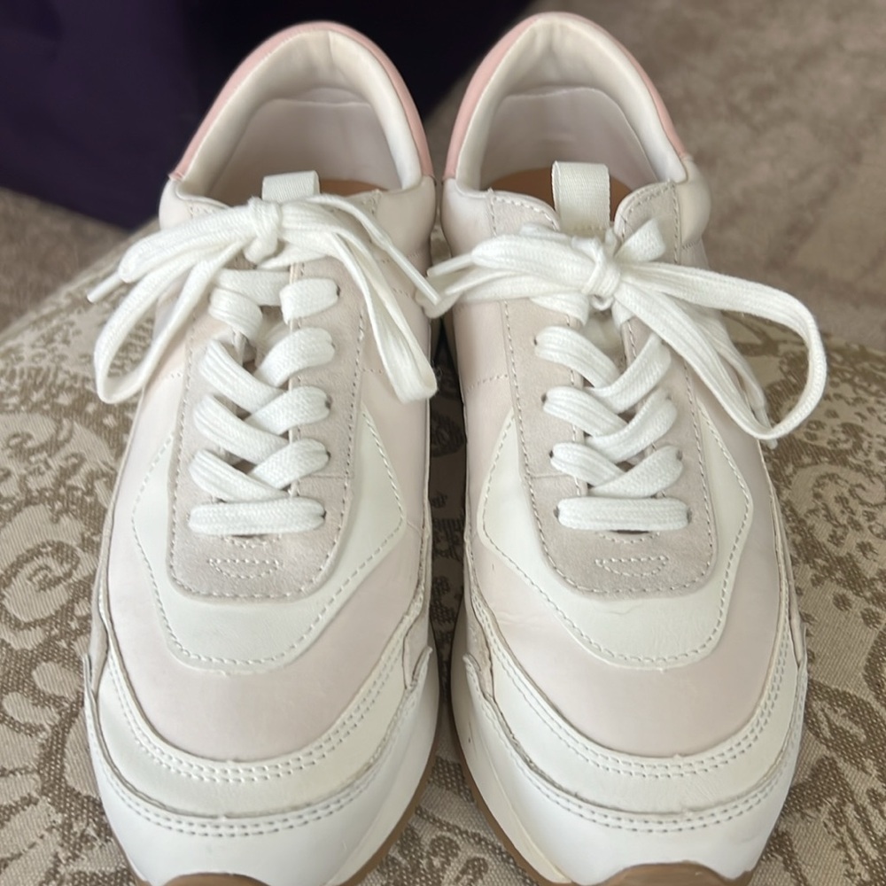 Universal Thread Tennis shoes - Picture 2 of 10